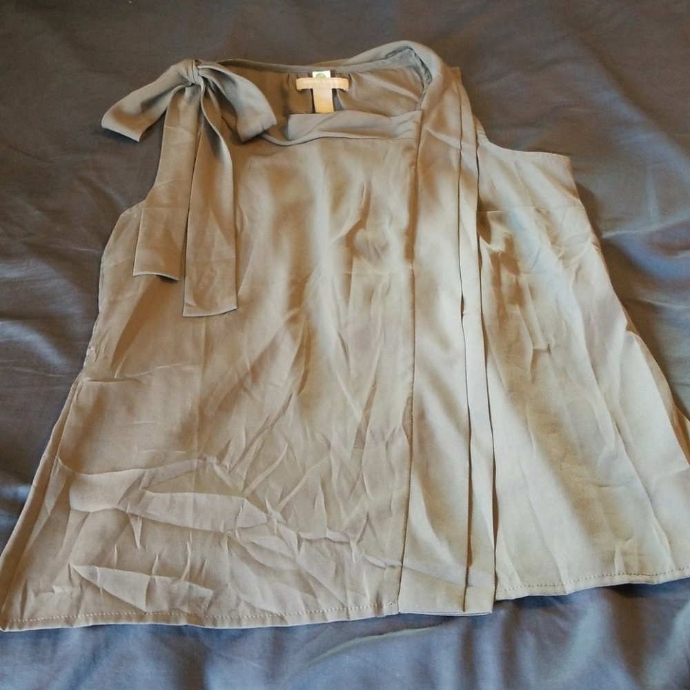 Sleeveless blouse